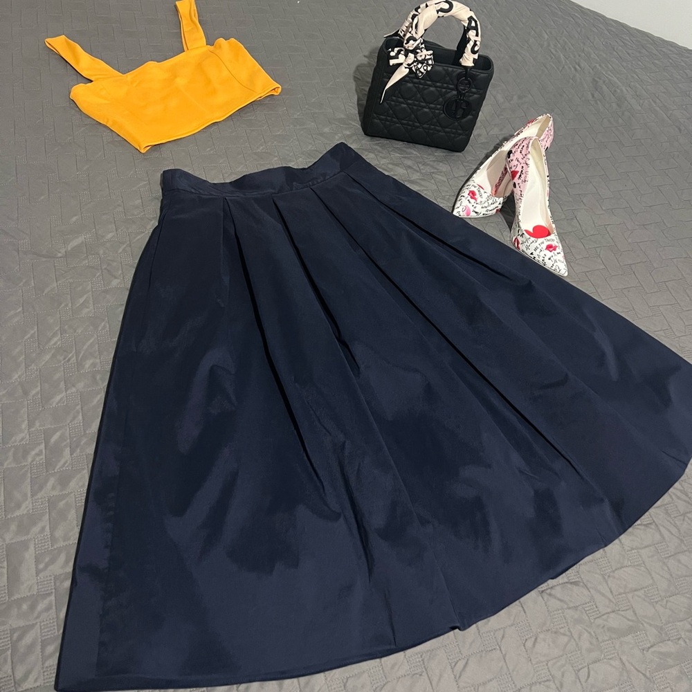 Like new! WHBM MIDI NAVY BLUE SKIRT
